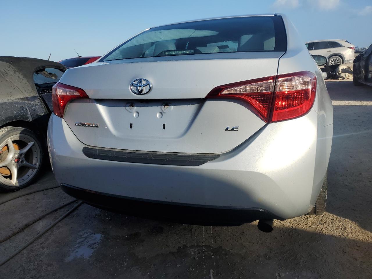 VIN 2T1BURHE5JC055097 2018 TOYOTA COROLLA no.6