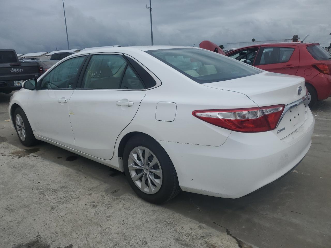 4T1BF1FK1FU088527 2015 TOYOTA CAMRY - Image 2