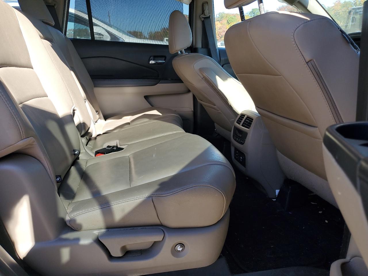 2017 Honda Pilot - Image 10