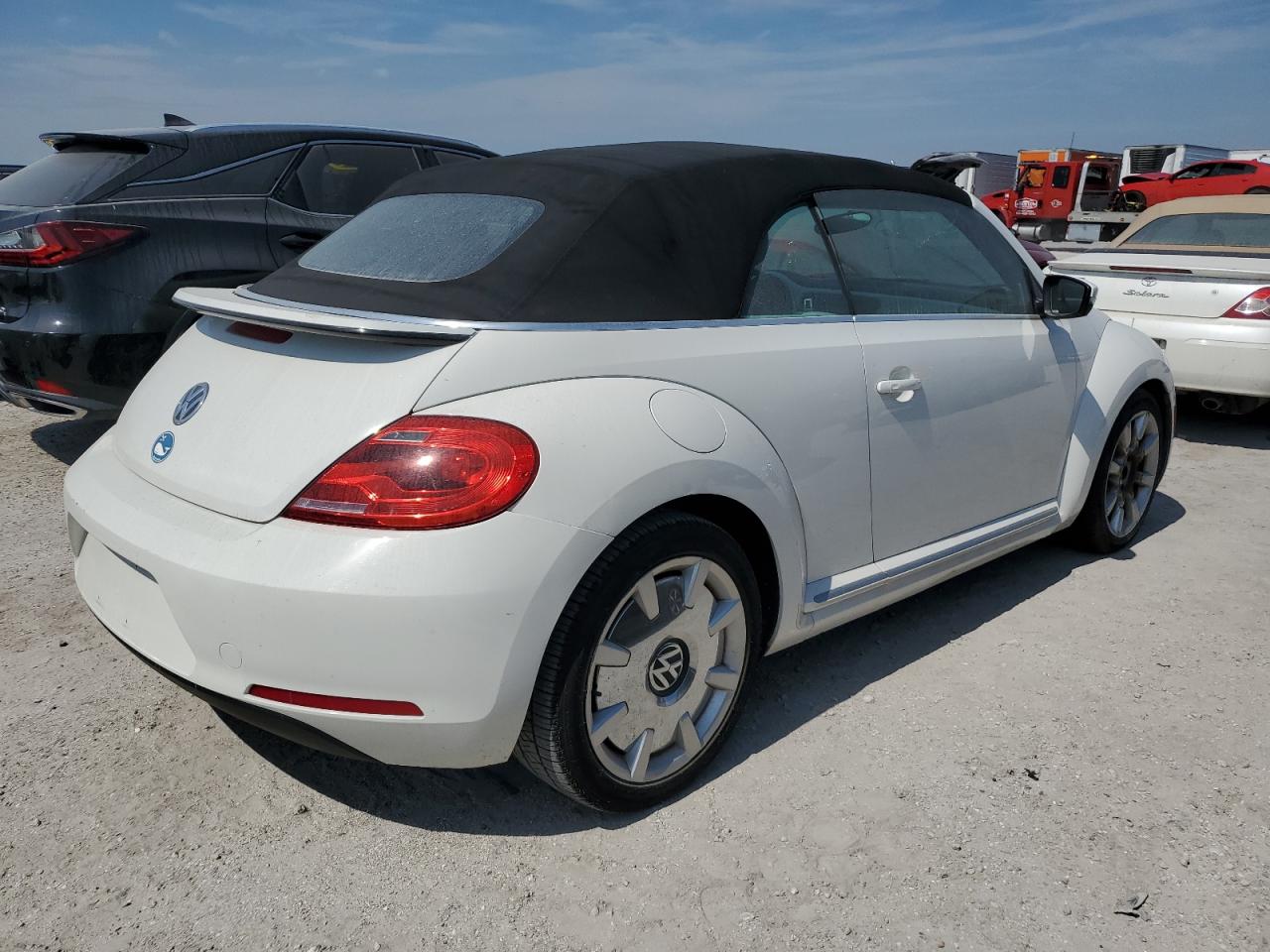 2013 Volkswagen Beetle - Image 3