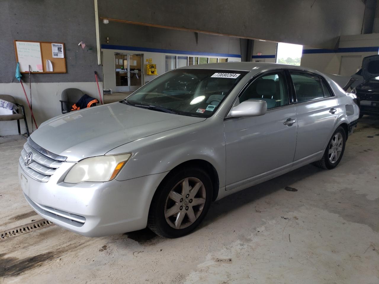 2007 Toyota Avalon - Image 1