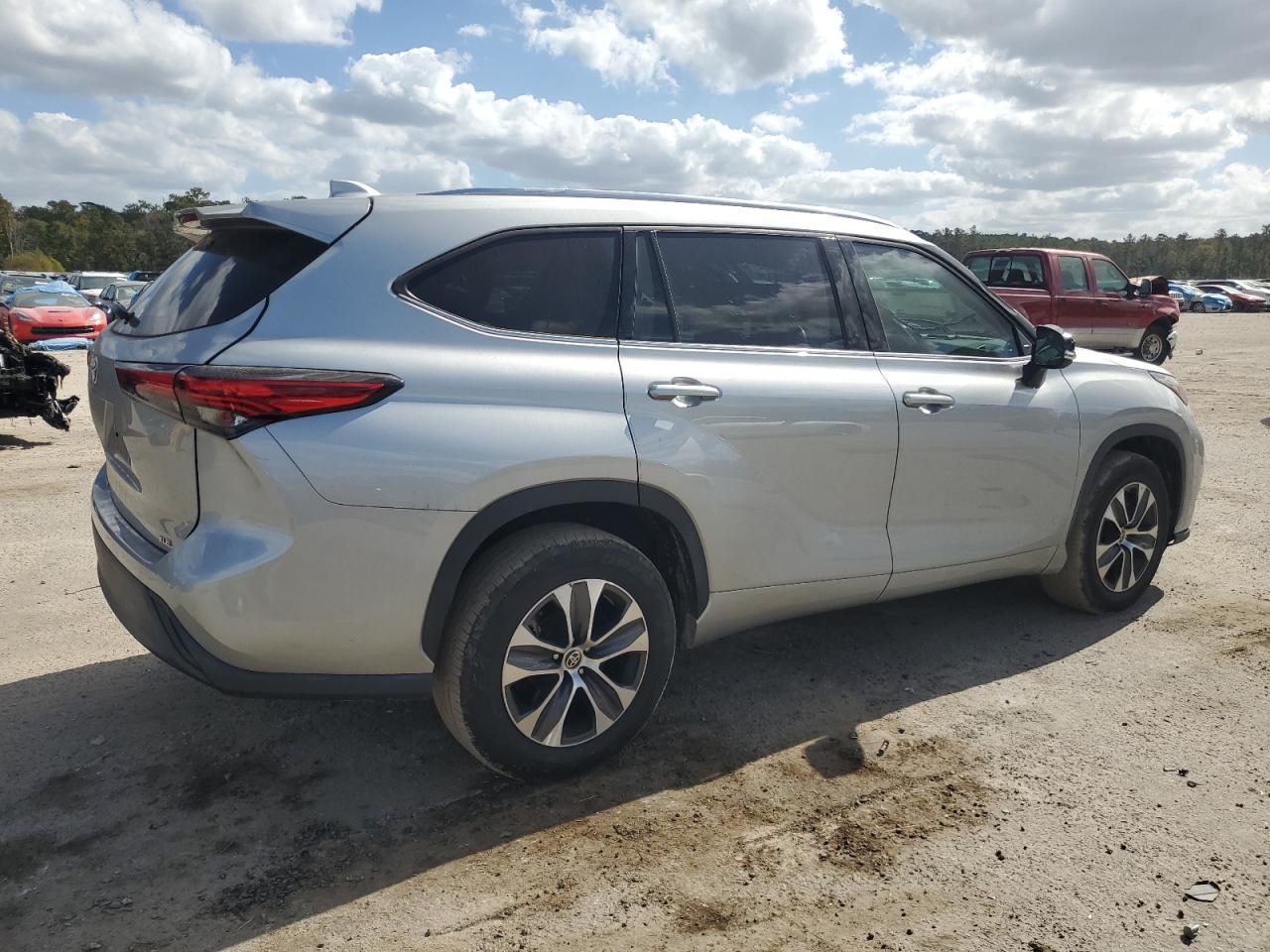 2021 Toyota Highlander - Image 3