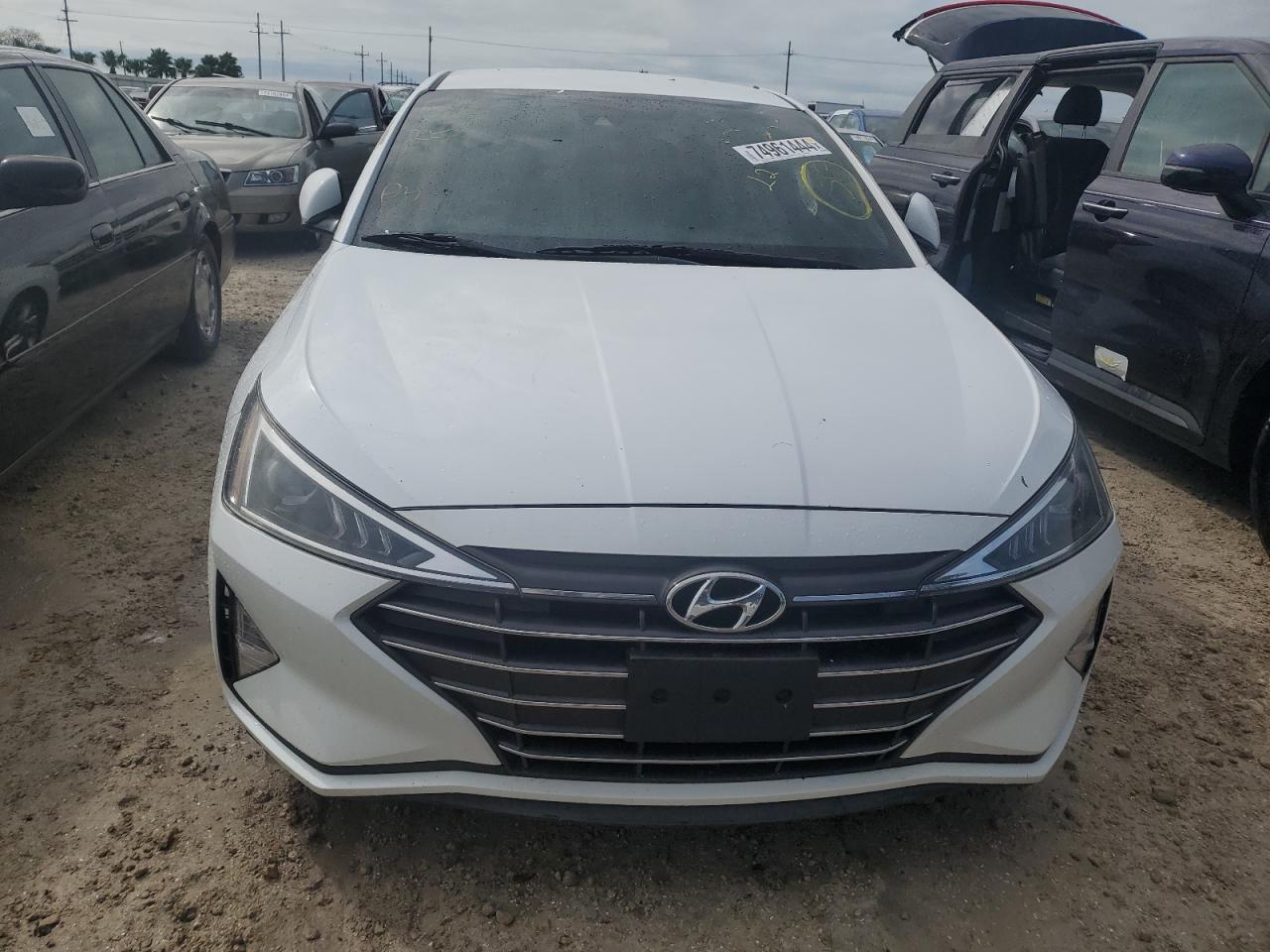 2019 Hyundai Elantra - Image 5