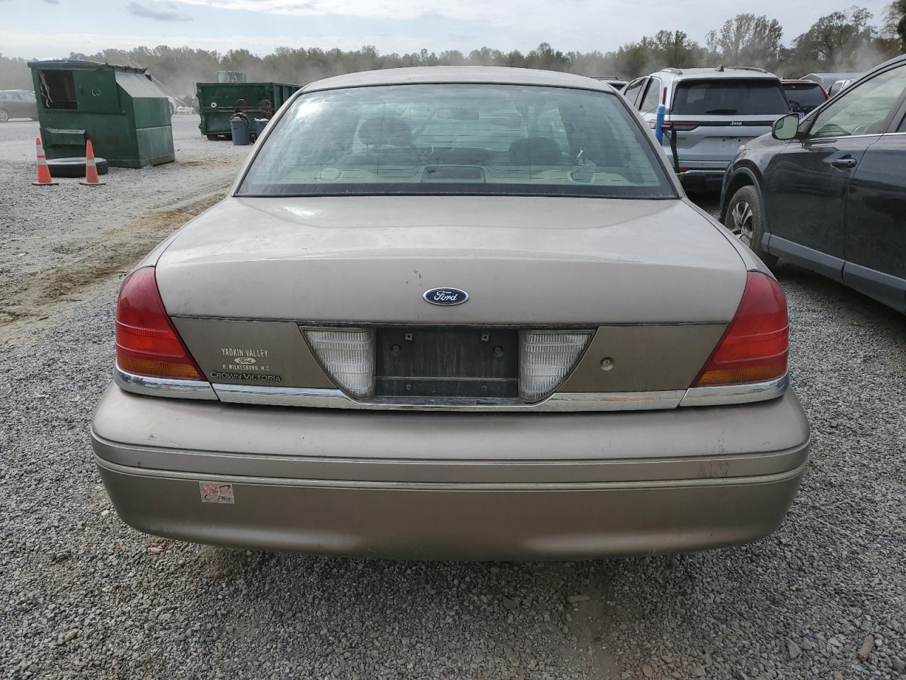 2001 Ford Crown Victoria VIN: 2FAFP73WX1X105684 Lot: 75985864