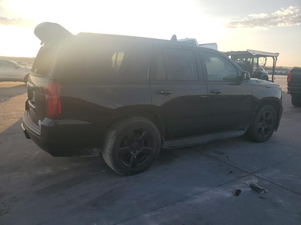 1GNSKCKCXJR141206 2018 Chevrolet Tahoe K1500 Premier