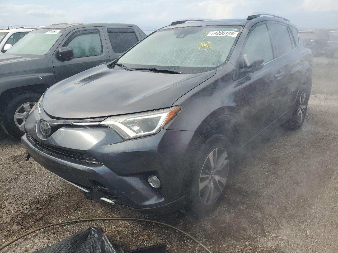 VIN JTMWFREVXGJ091915 2016 TOYOTA RAV4 no.1