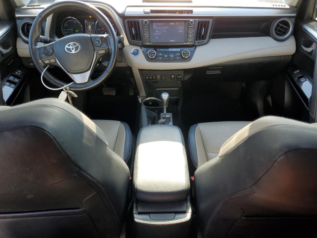 2017 Toyota RAV 4 - Image 8