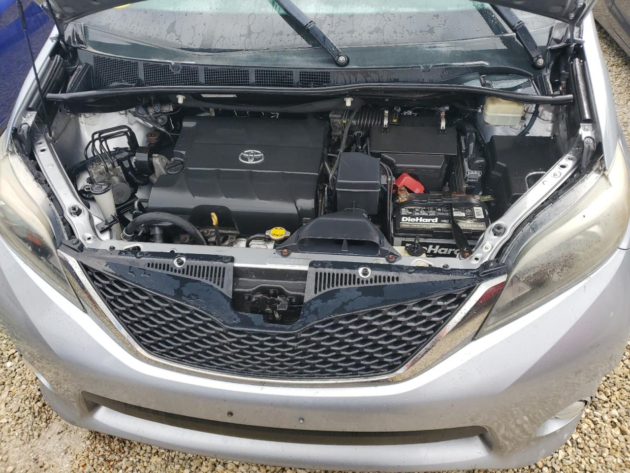 2016 Toyota Sienna - Image 12