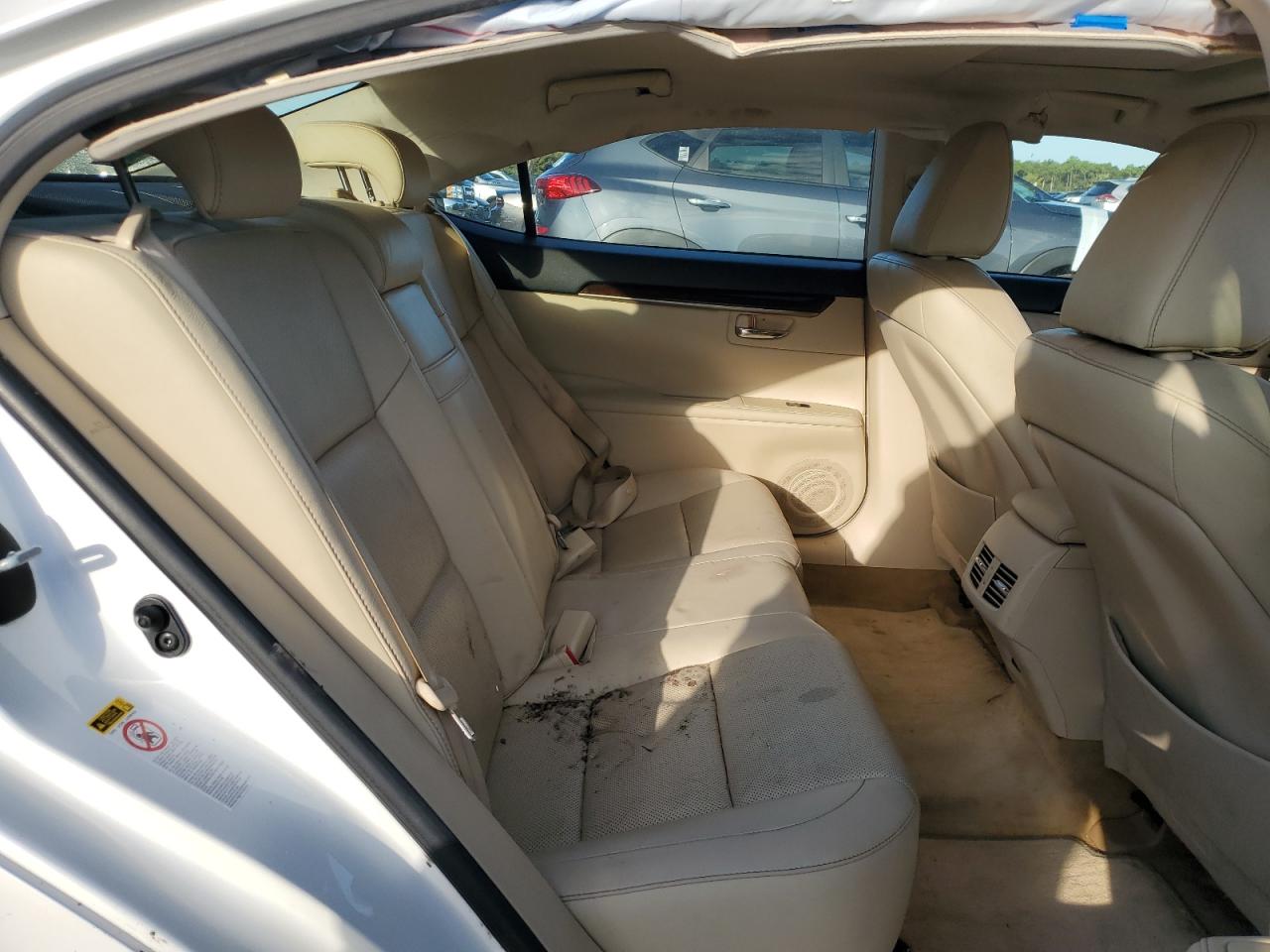 2014 Lexus ES - Image 10