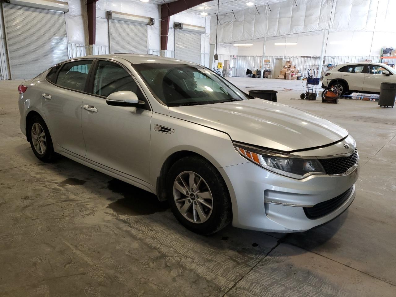 VIN 5XXGT4L38HG176677 2017 KIA OPTIMA no.4