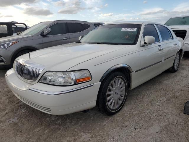 2005 Lincoln Town Car Signature