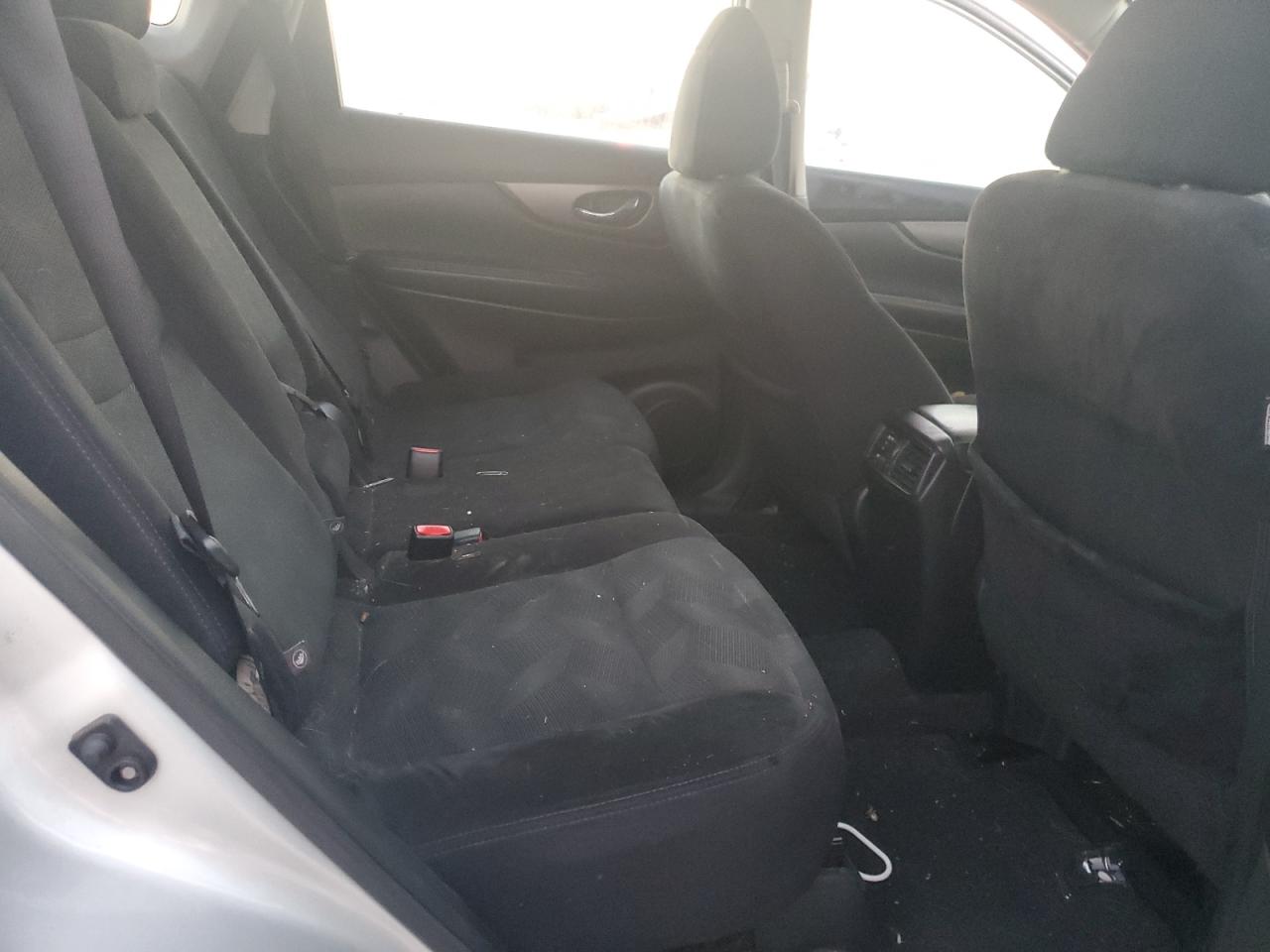 2016 Nissan Rogue - Image 11