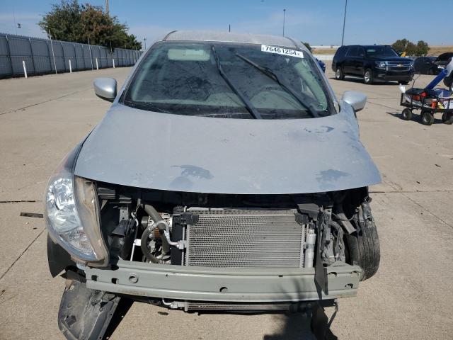  NISSAN VERSA 2019 Silver