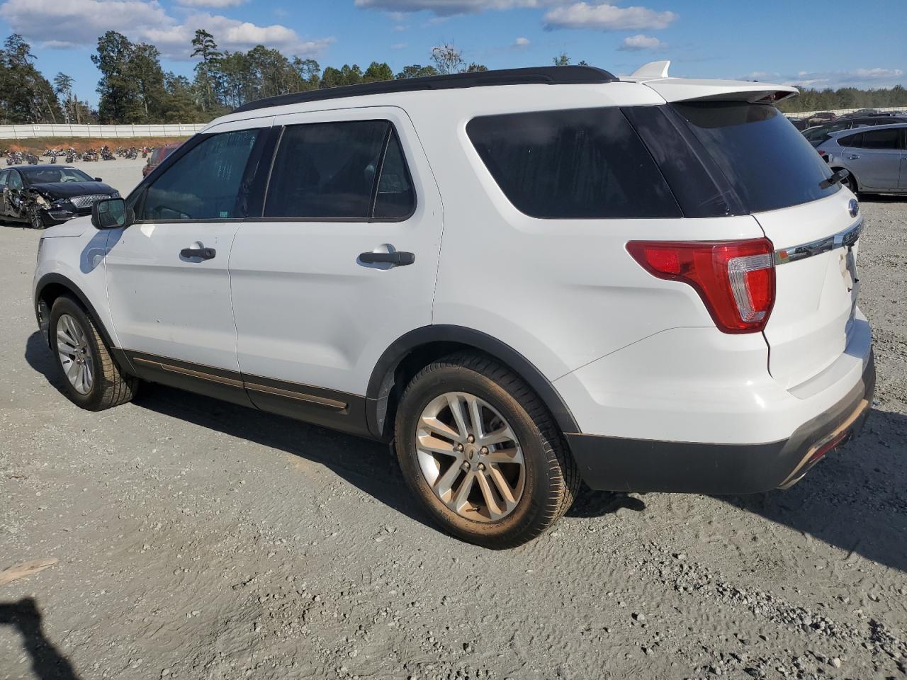 2016 Ford Explorer - Image 2