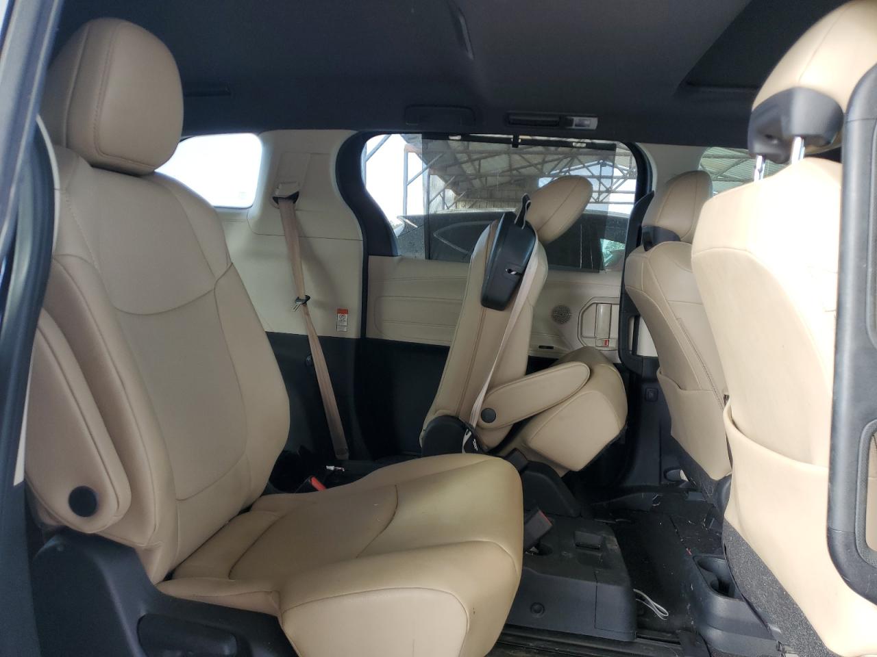 2021 Toyota Sienna - Image 11