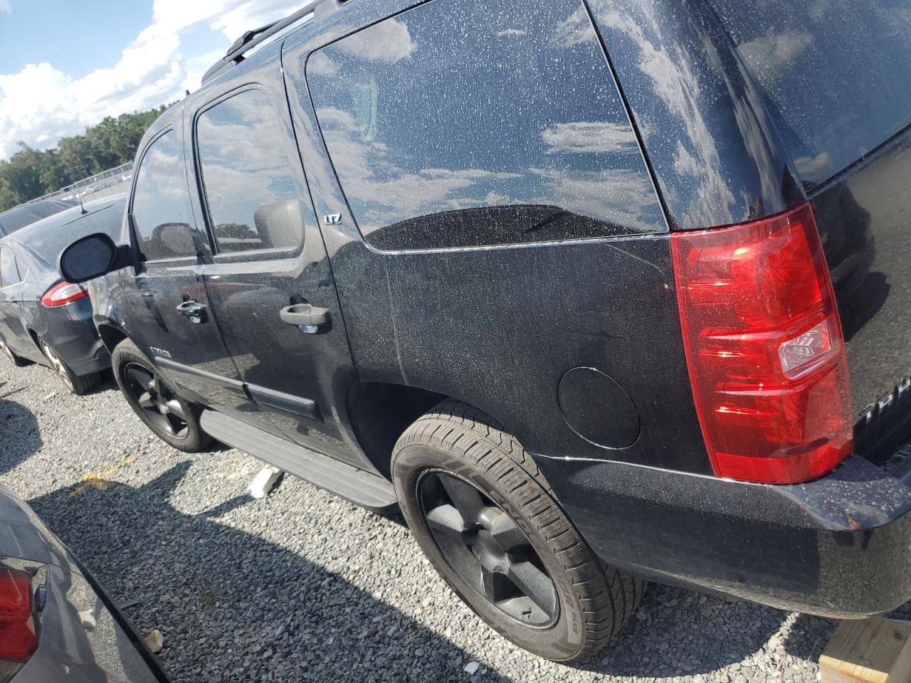 2007 Chevrolet Tahoe - Image 2