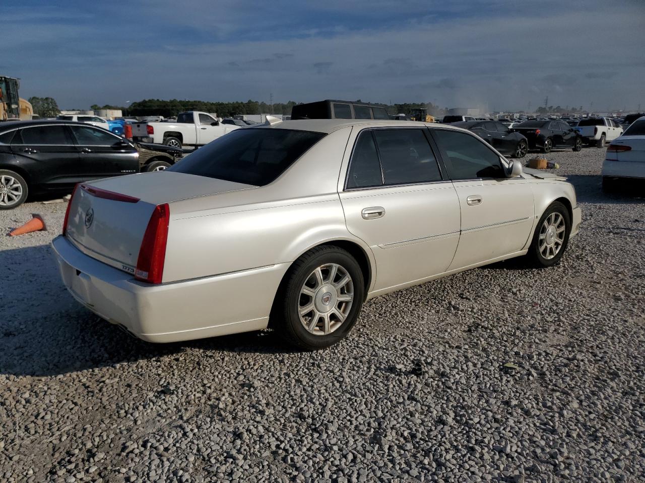 2009 Cadillac DTS - Image 3