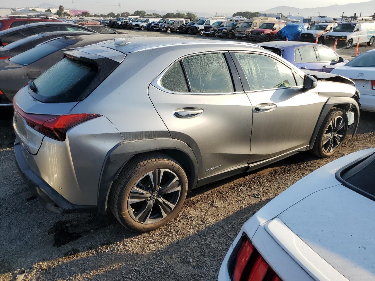 2020 Lexus UX - Image 3