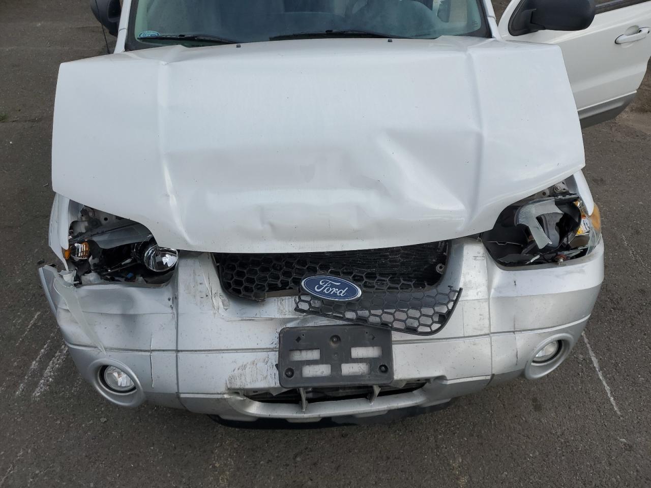 2007 Ford Escape - Image 11