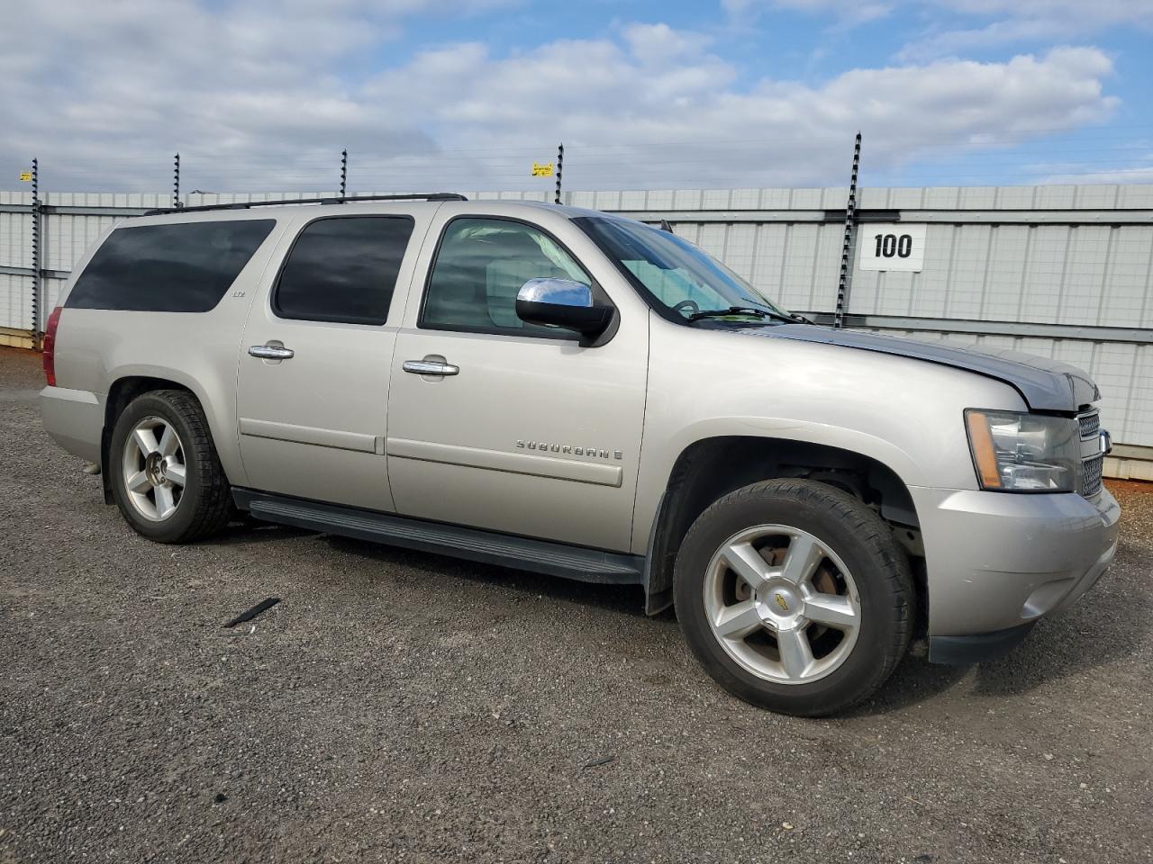 2008 Chevrolet Suburban - Image 4