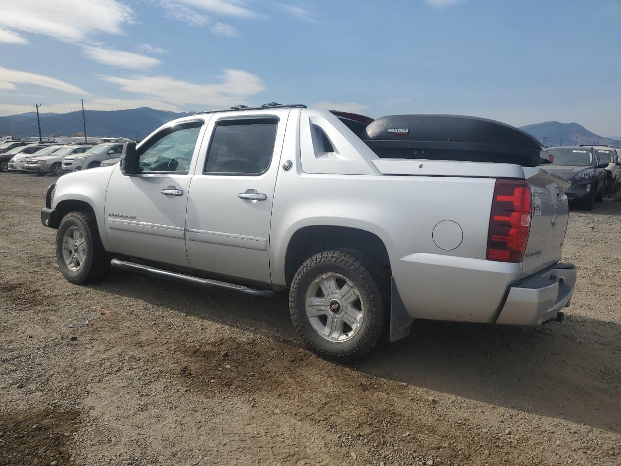2013 Chevrolet Avalanche - Image 2