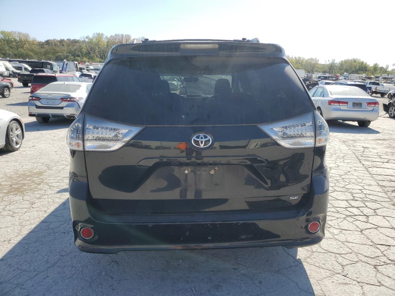 2012 Toyota Sienna - Image 6