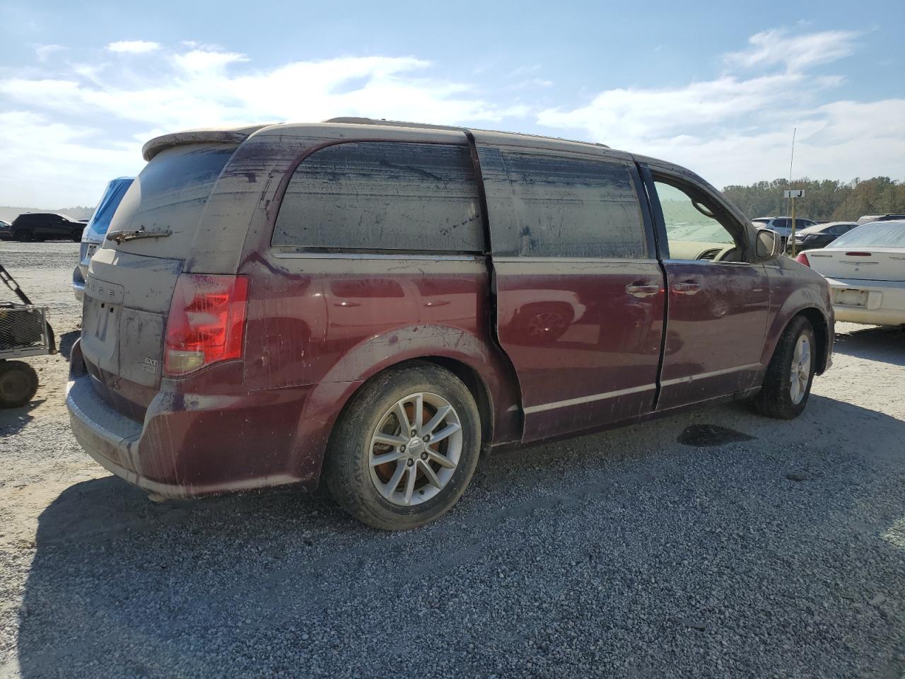 2019 Dodge Caravan - Image 3