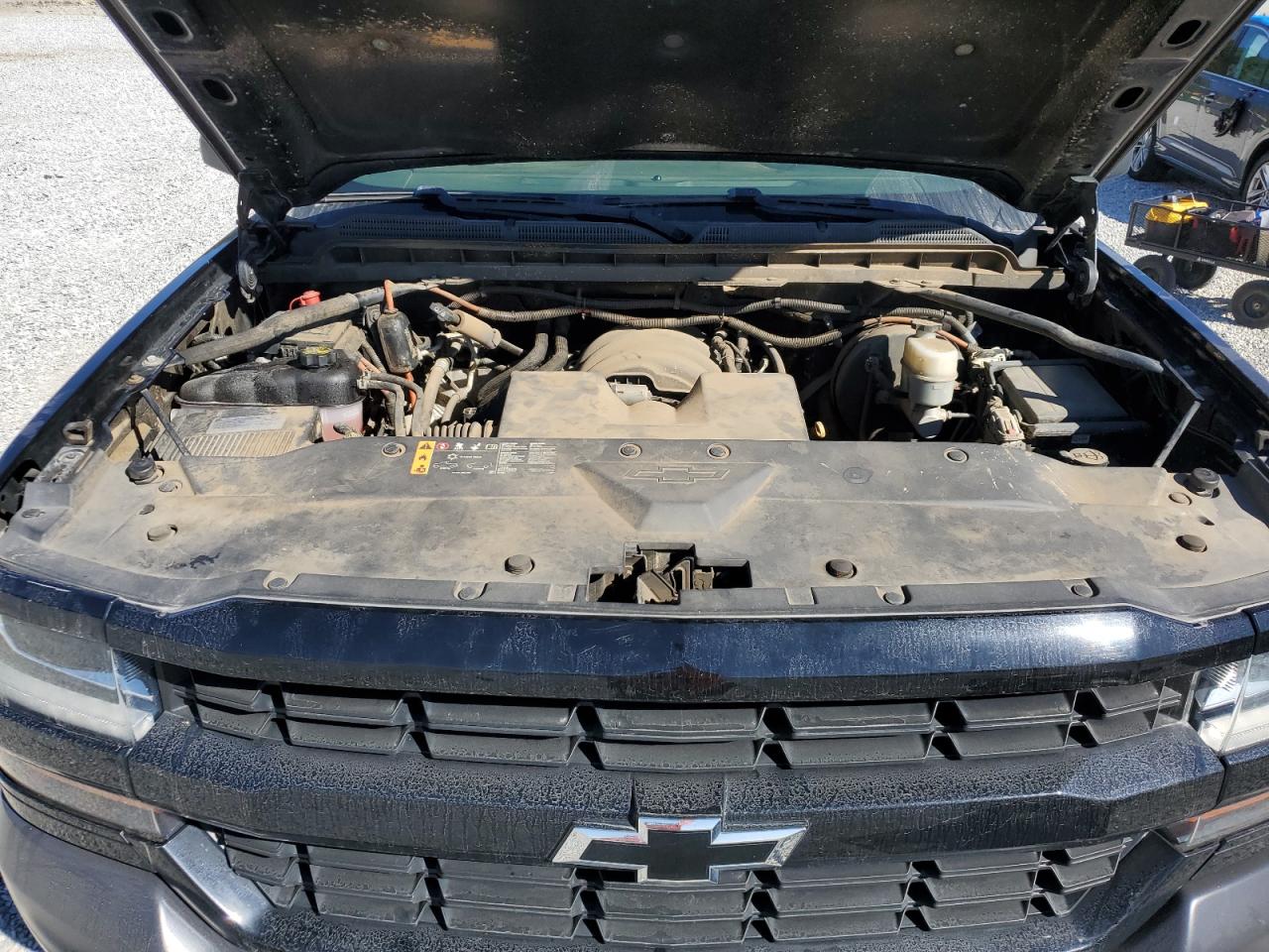 2018 Chevrolet Silverado - Image 11