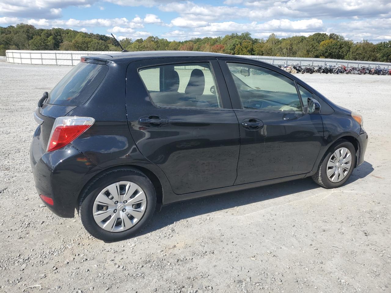 VIN JTDKTUD34DD550845 2013 TOYOTA YARIS no.3