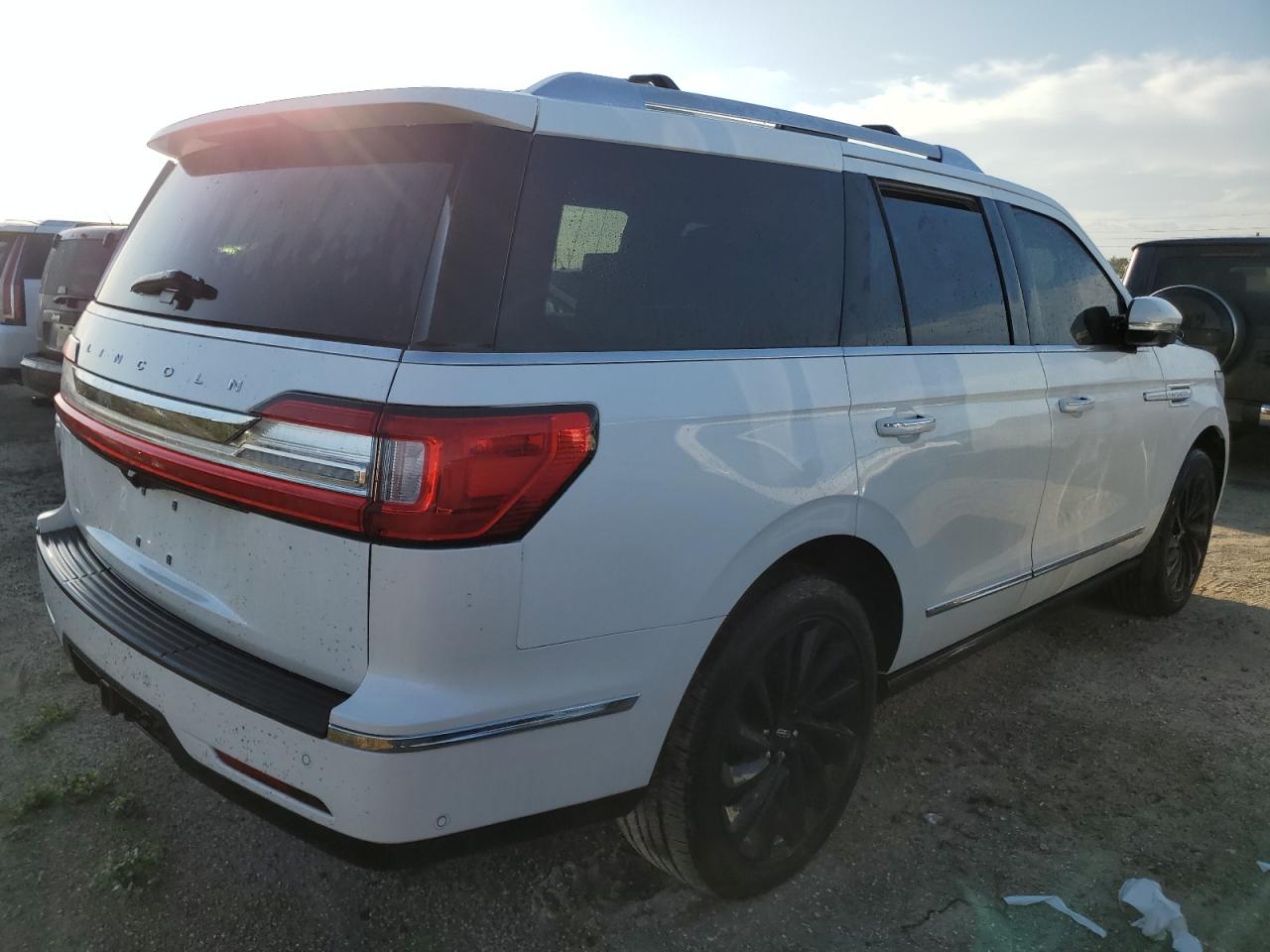 2020 Lincoln Navigator - Image 3