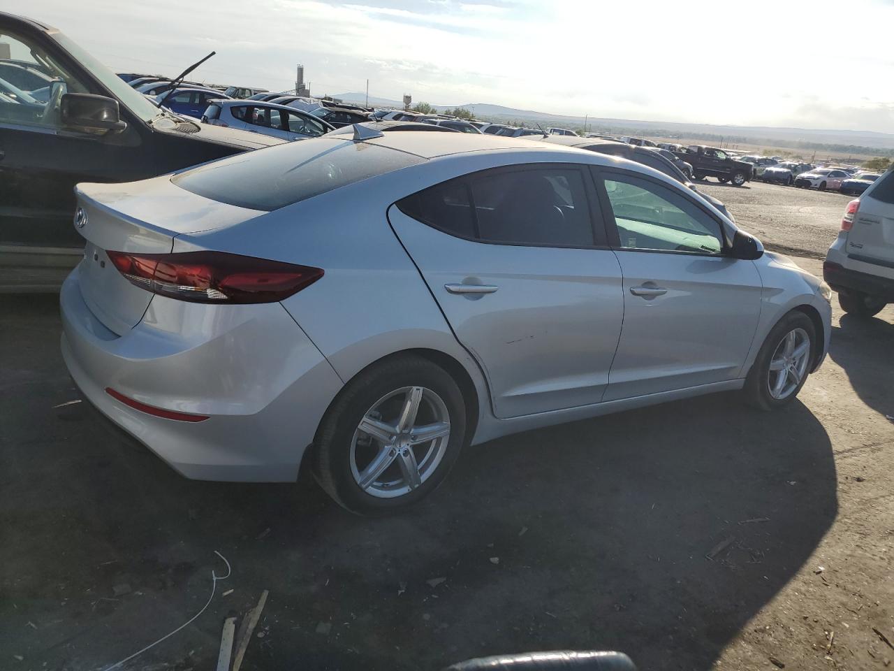 2018 Hyundai Elantra - Image 3
