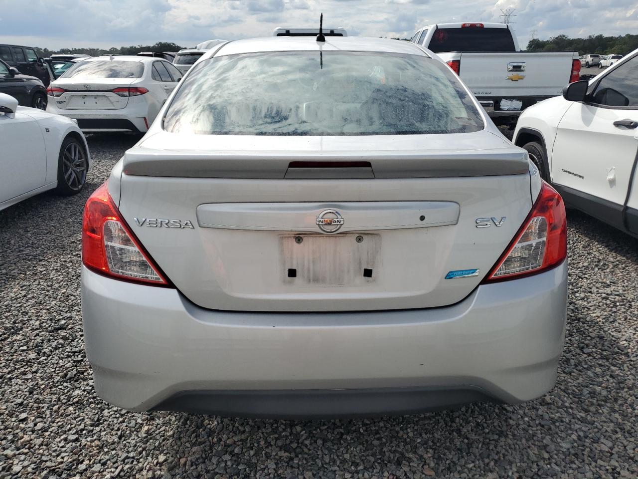 2015 Nissan Versa S VIN: 3N1CN7AP1FL889568 Lot: 74044424