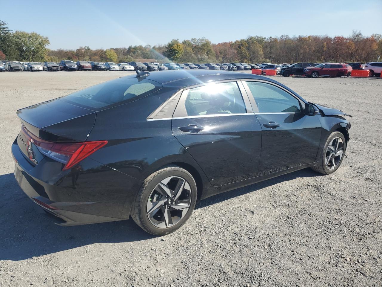 2023 Hyundai Elantra - Image 3