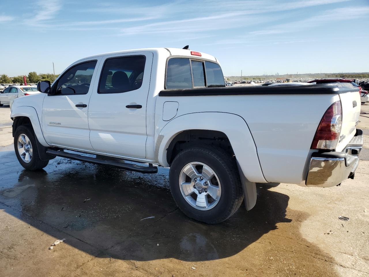 2015 Toyota Tacoma - Image 2