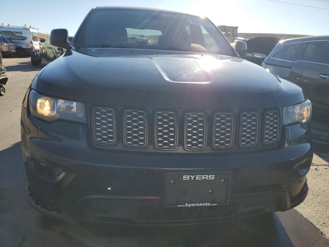 2017 Jeep Grand Cherokee - Image 5