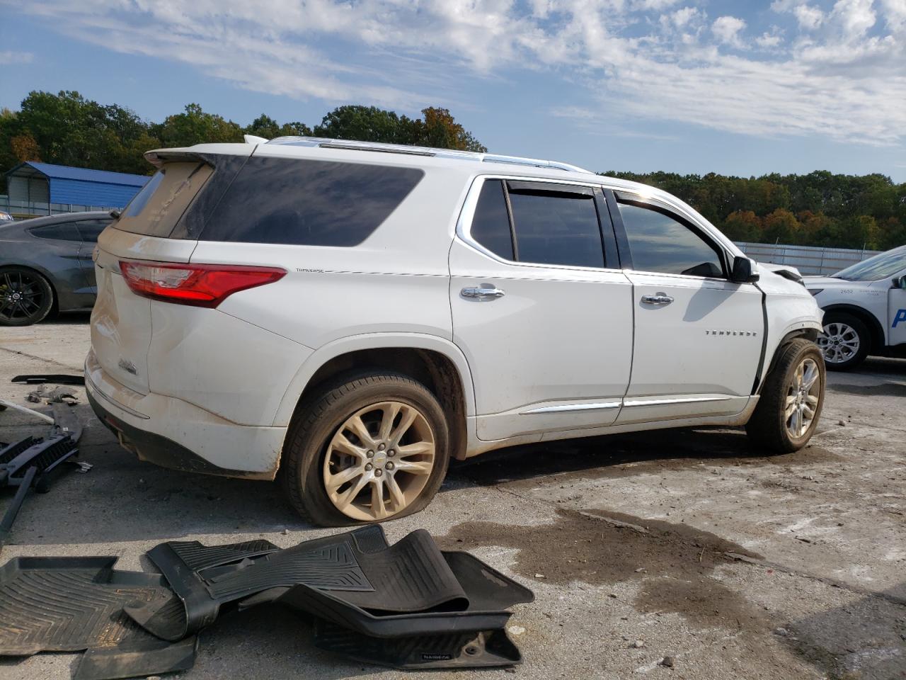 2020 Chevrolet Traverse - Image 3
