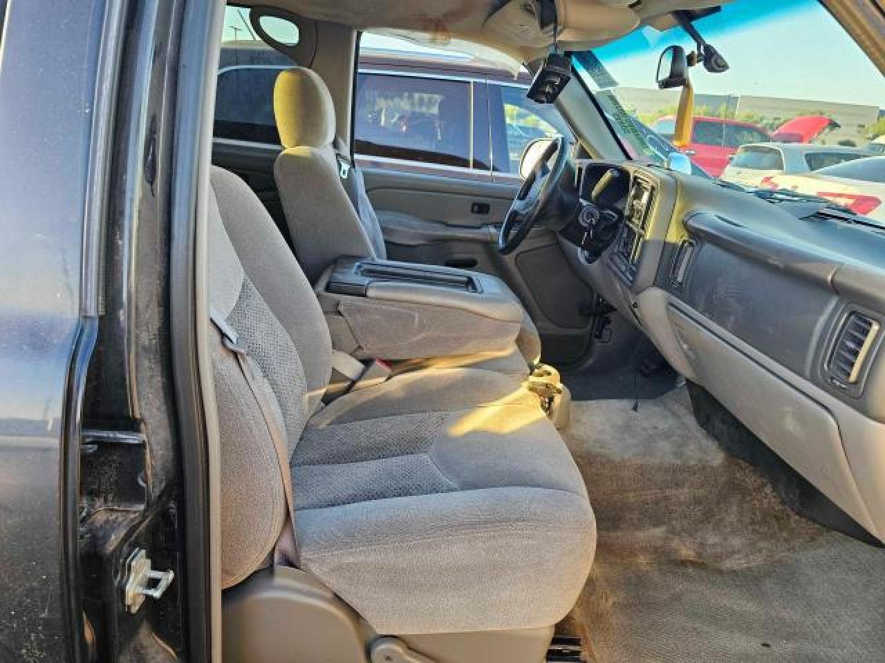 2004 Chevrolet Tahoe - Image 5
