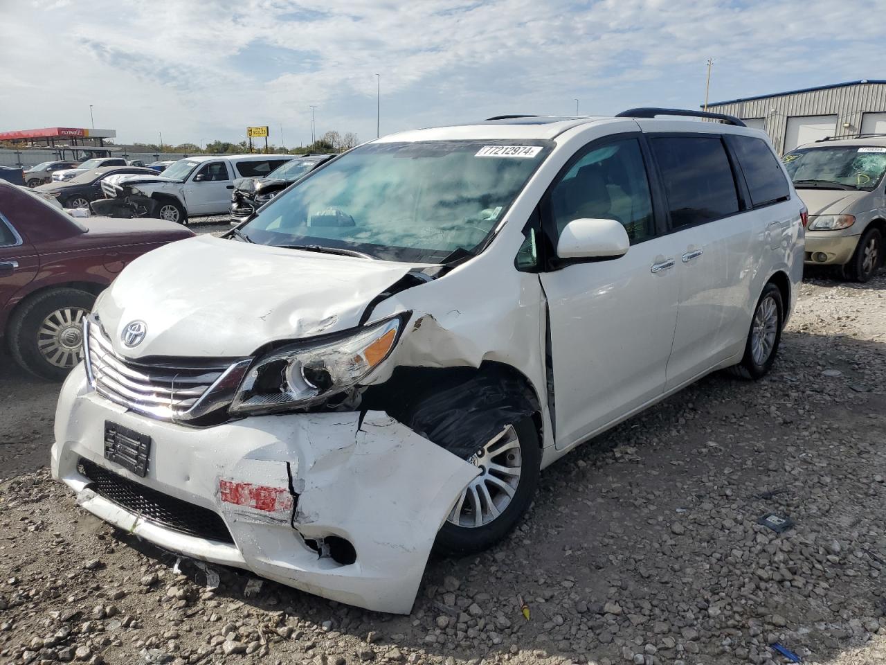Cahokia Heights, IL에서 판매 중인 2017 Toyota Sienna Xle - Front End