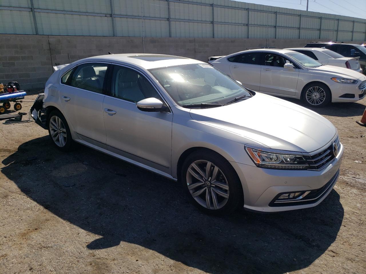 2017 Volkswagen Passat - Image 4