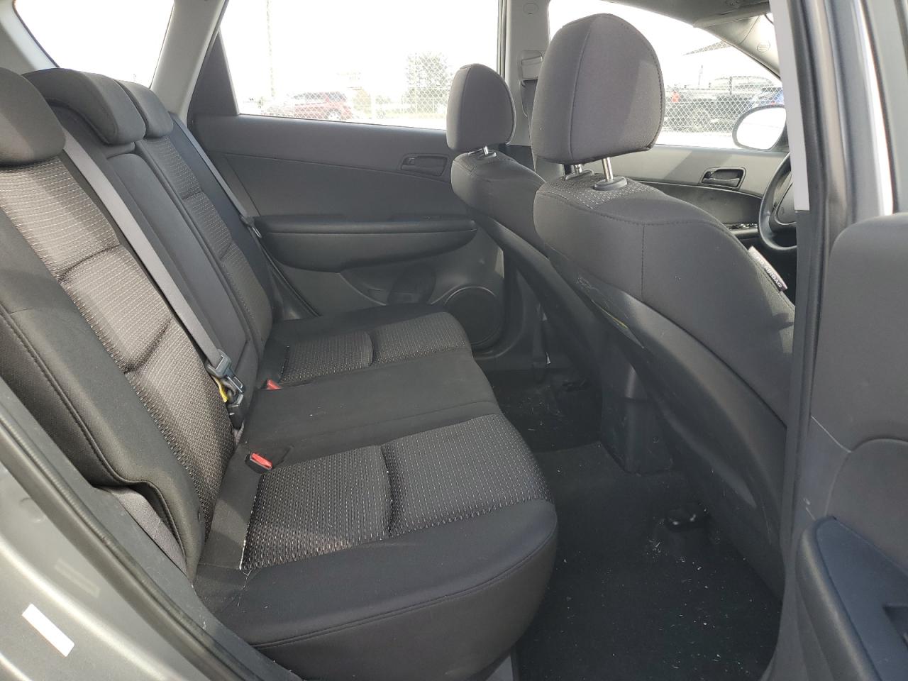 2010 Hyundai Elantra - Image 11
