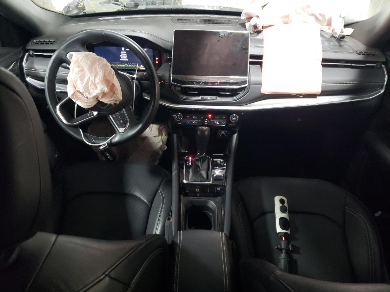 2022 Jeep Compass - Image 8
