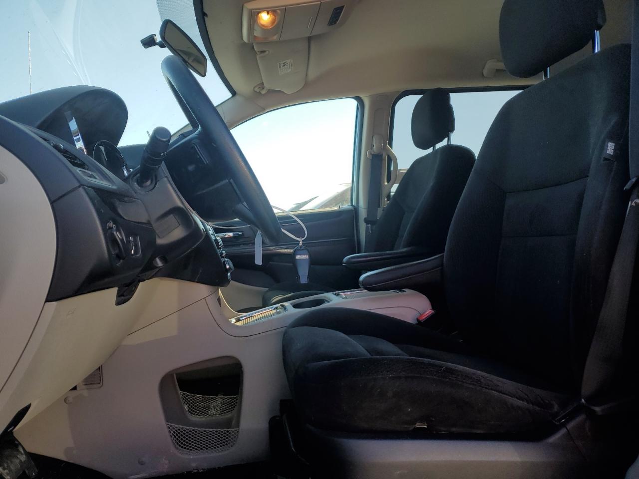 2016 Dodge Caravan - Image 7