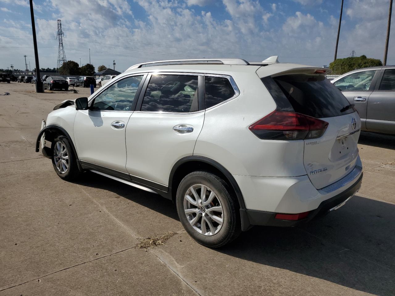 2018 Nissan Rogue - Image 2