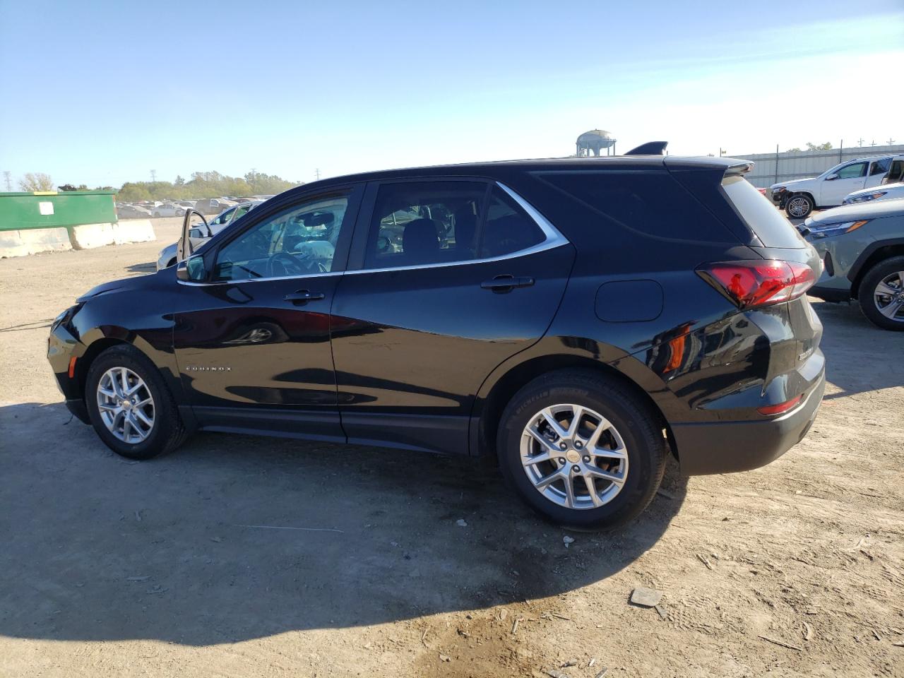 2022 Chevrolet Equinox - Image 2