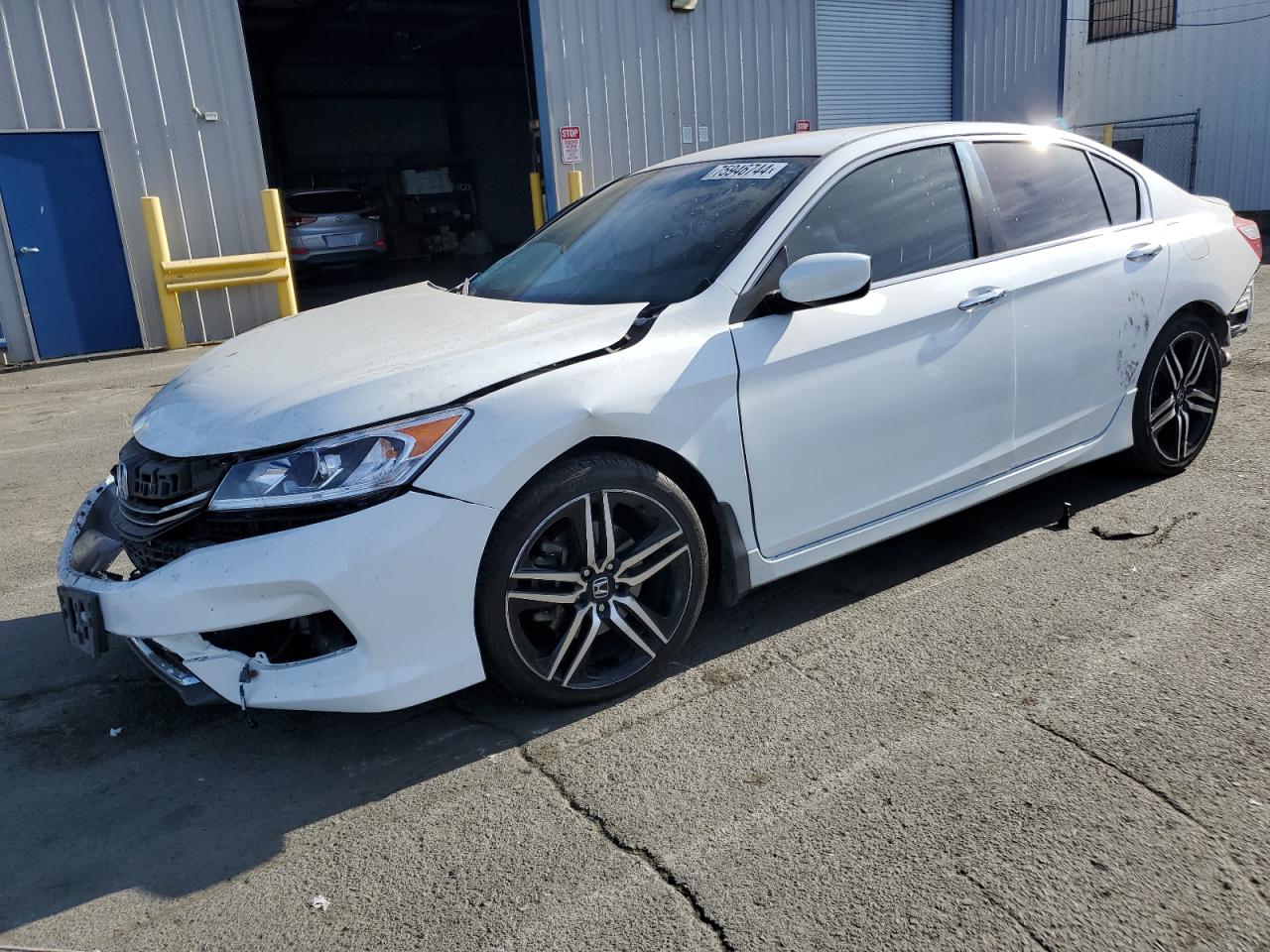 VIN 1HGCR2F55GA090642 2016 HONDA ACCORD no.1