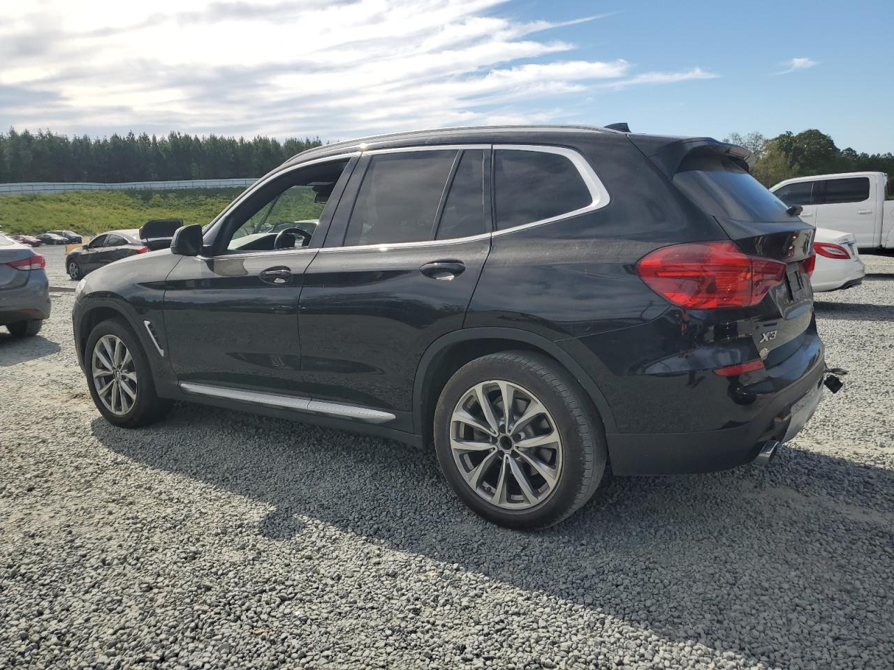 VIN 5UXTR9C51KLE11831 2019 BMW X3 no.2