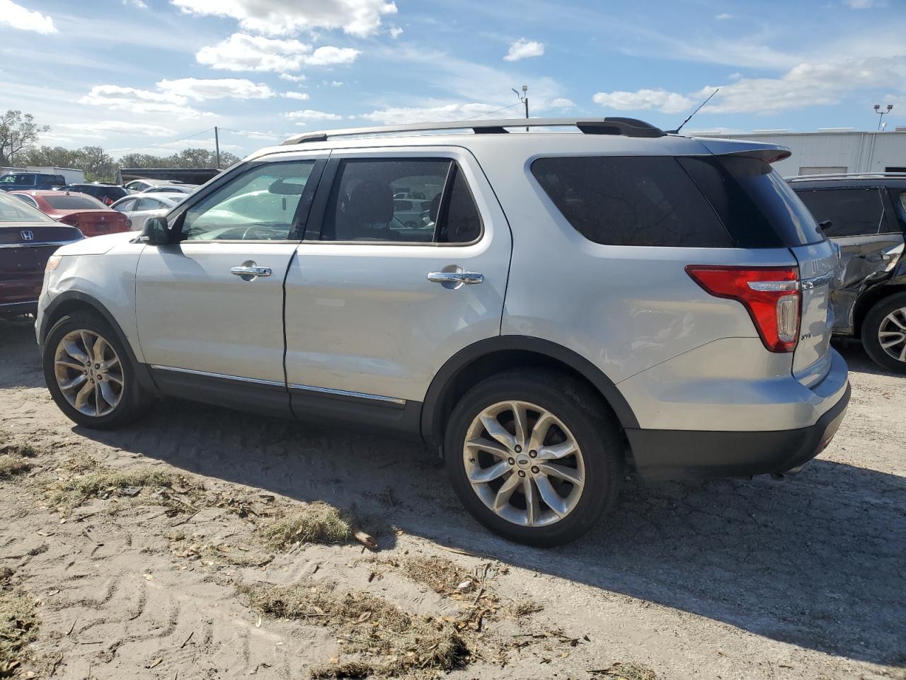 2014 Ford Explorer - Image 2