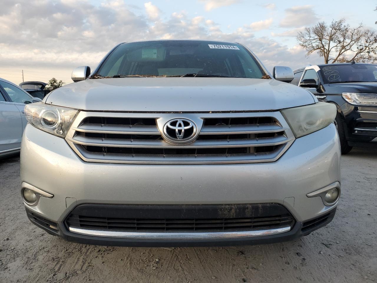 2011 Toyota Highlander - Image 5