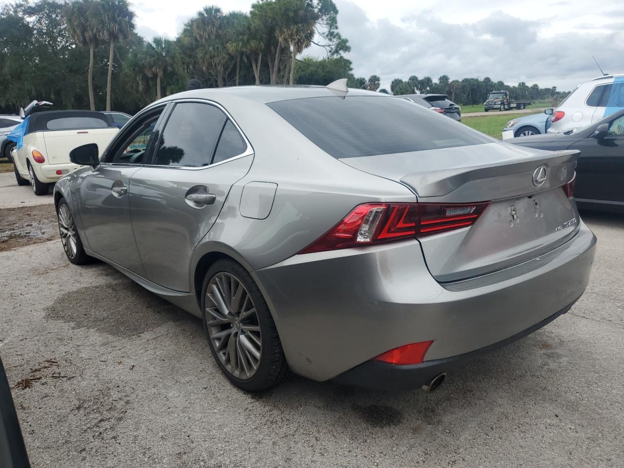 2015 Lexus IS - Image 2