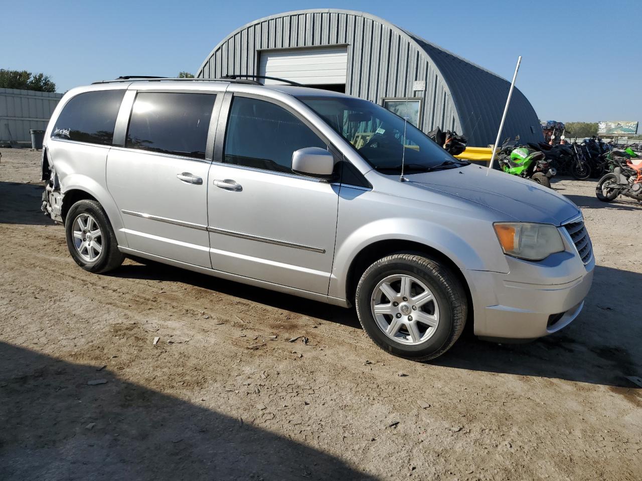 2010 Chrysler Town & Country - Image 4